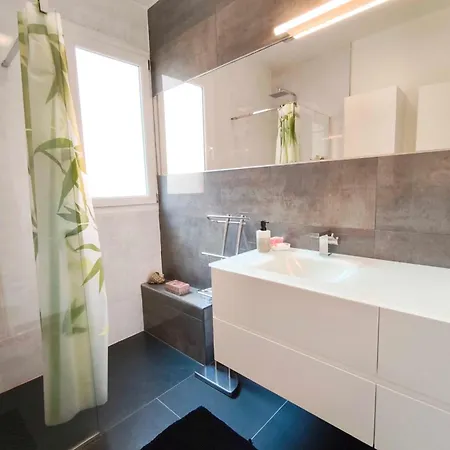 With Balcony - Sea View Apartamento