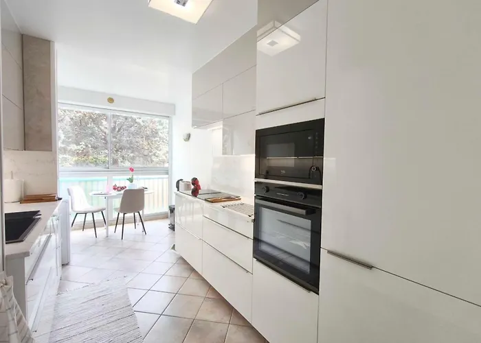 Апартаменти With Balcony - Sea View