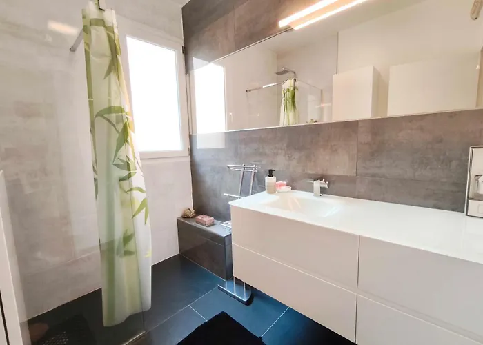 With Balcony - Sea View Апартаменти