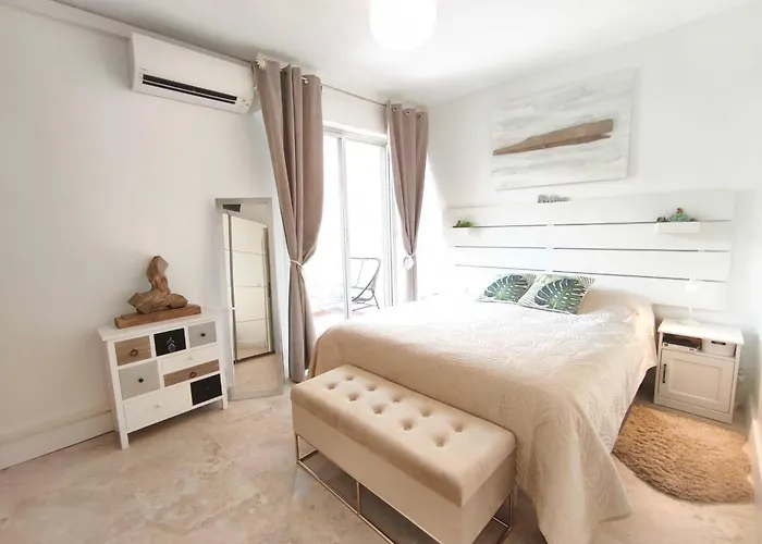 Апартаменти With Balcony - Sea View